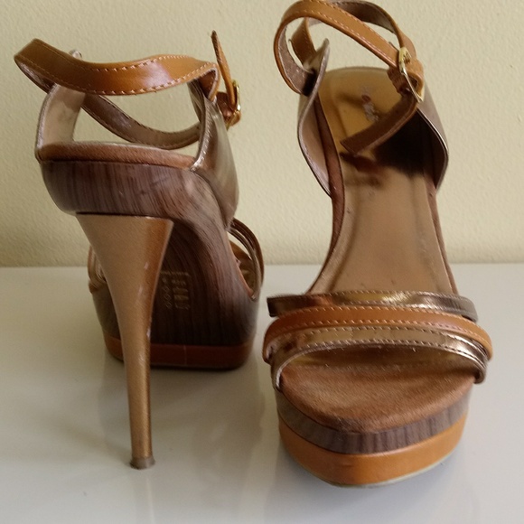 Brown and Gold Heels - Picture 4 of 8